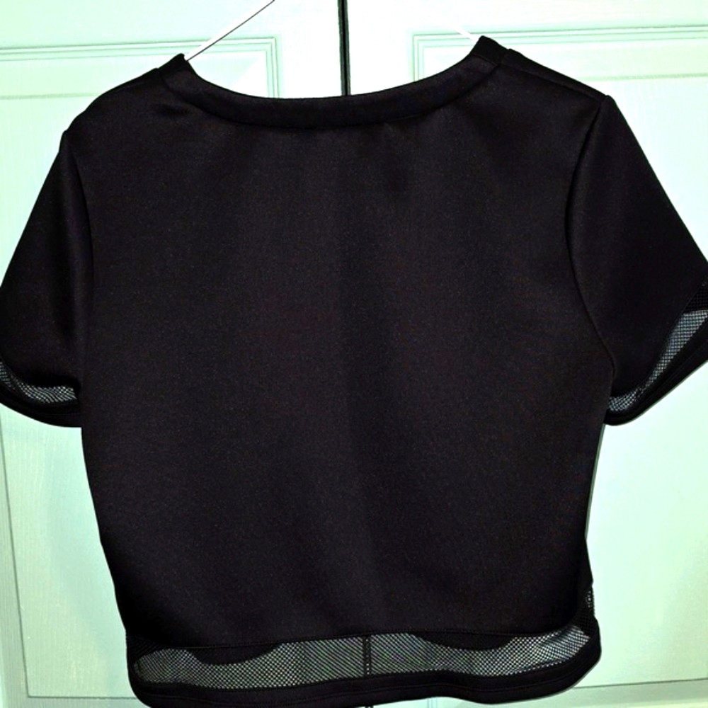 Forever 21 Black Mesh Accent Crop Top Size L   (Like New)  Looks Very Cool On - Picture 2 of 7